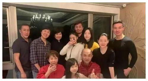 娱乐圈吃瓜爆料抖音号,抖音号“吃瓜爆料”带你探秘明星幕后故事